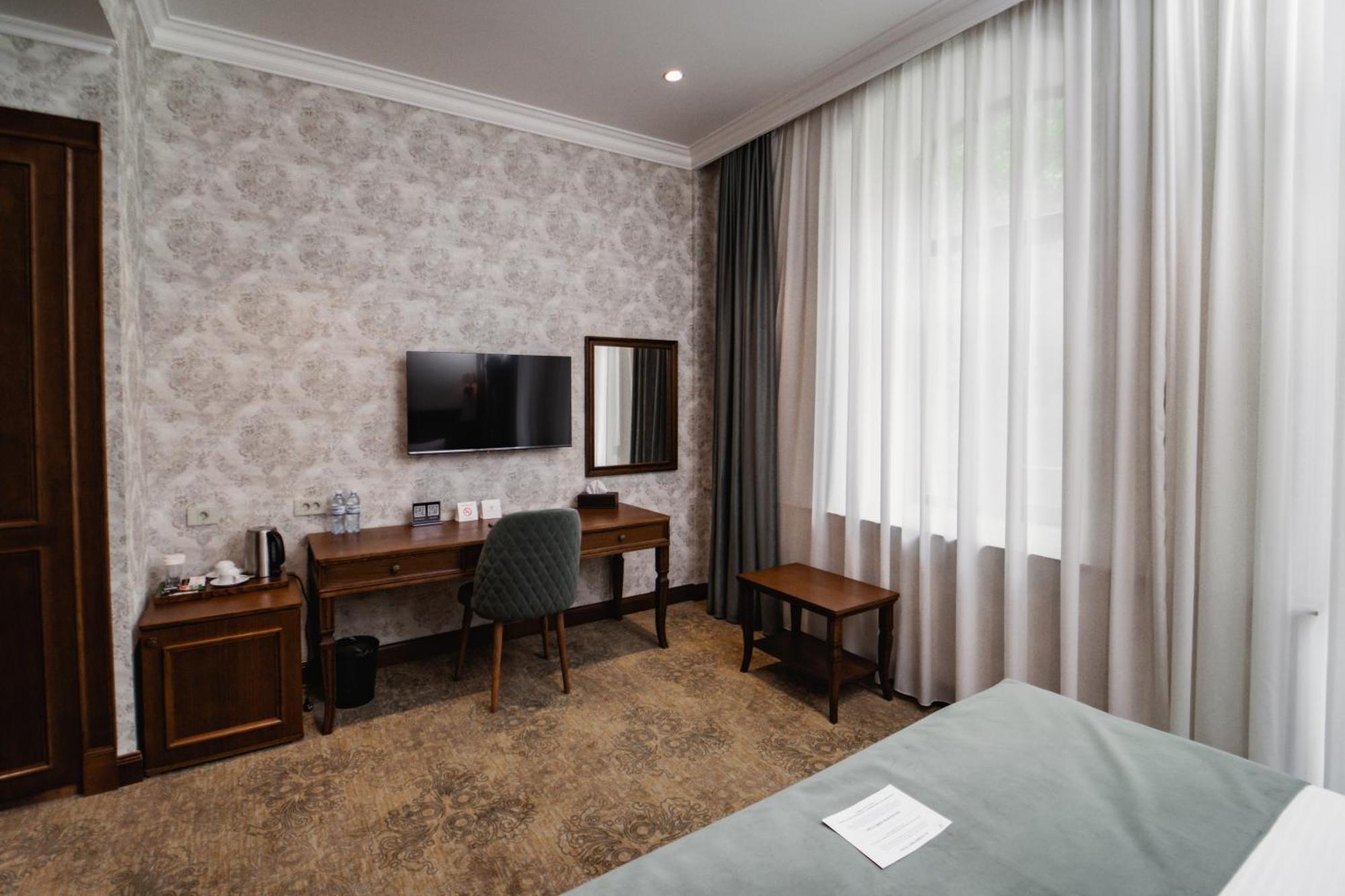 Midway Baku Hotel Bagian luar foto