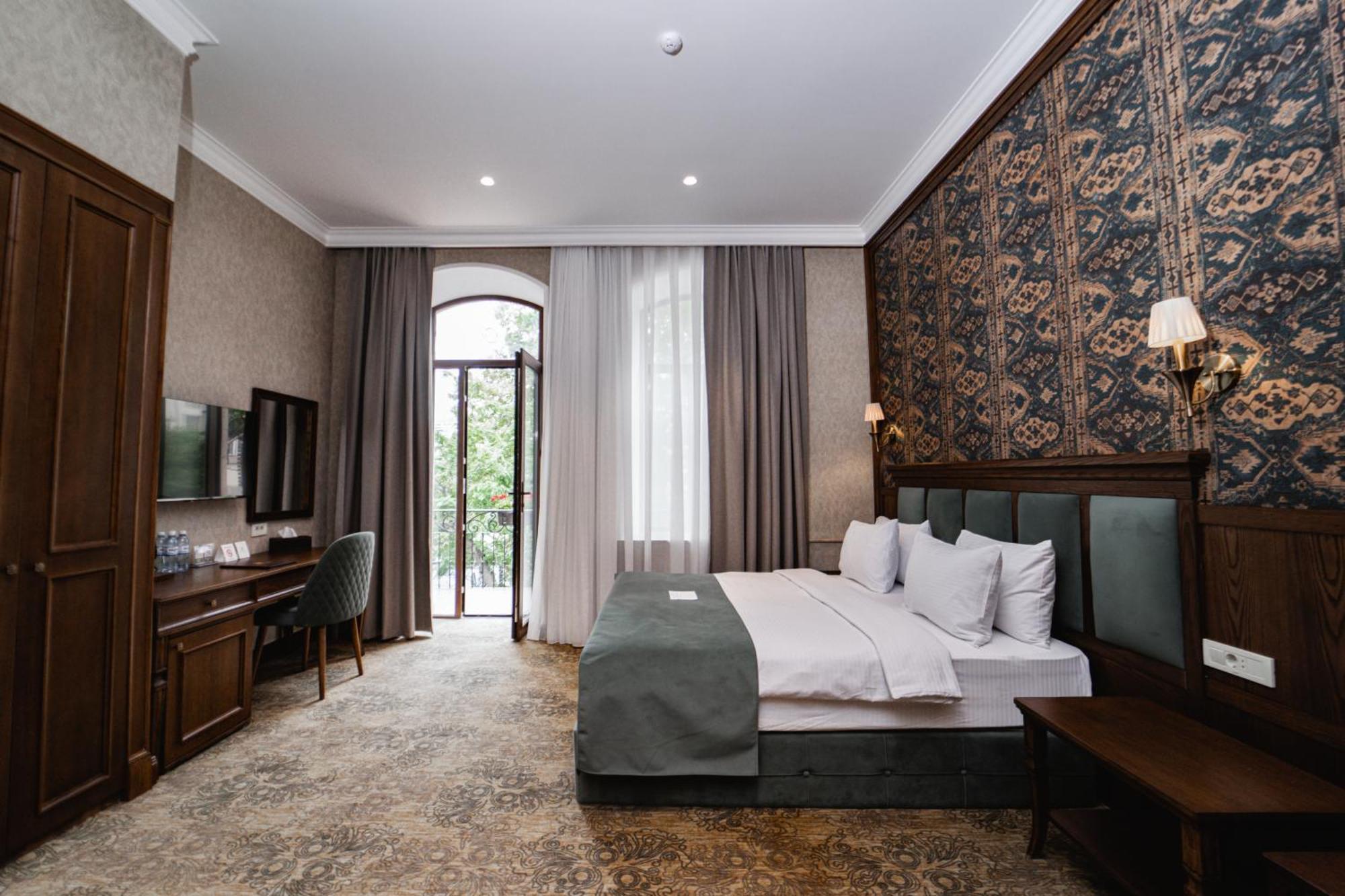 Midway Baku Hotel Bagian luar foto