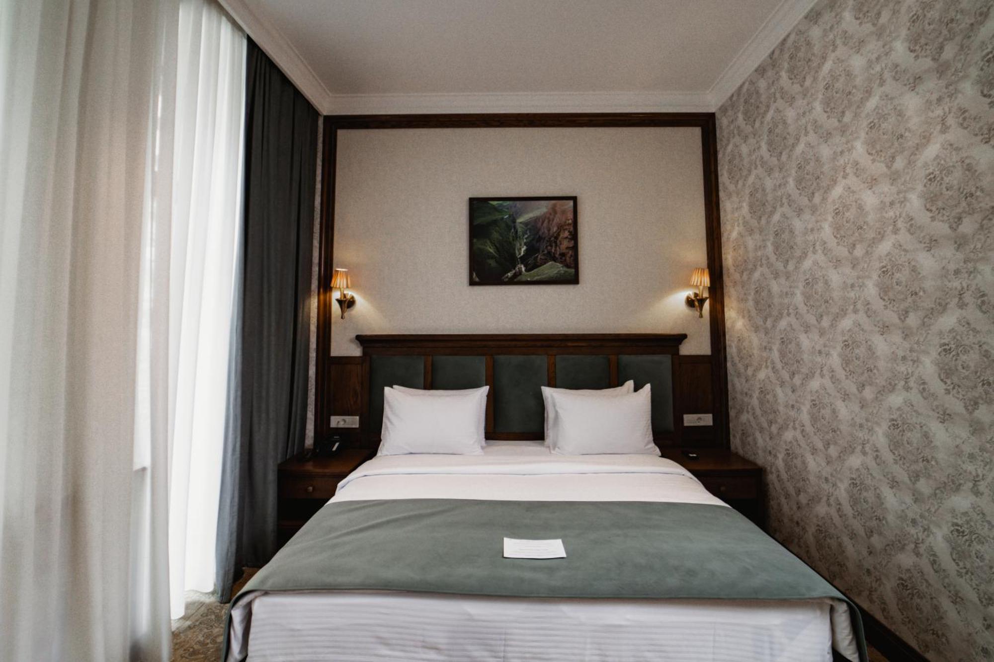Midway Baku Hotel Bagian luar foto