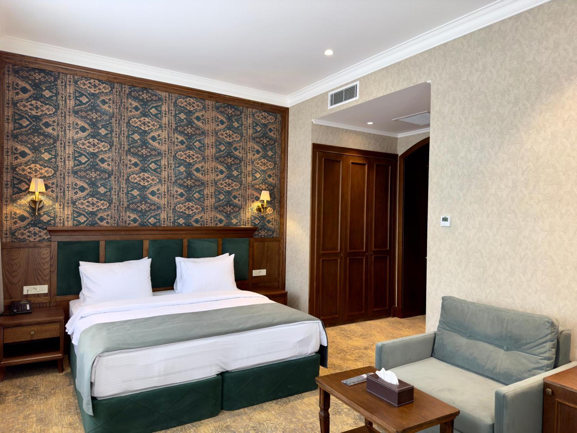 Midway Baku Hotel Bagian luar foto