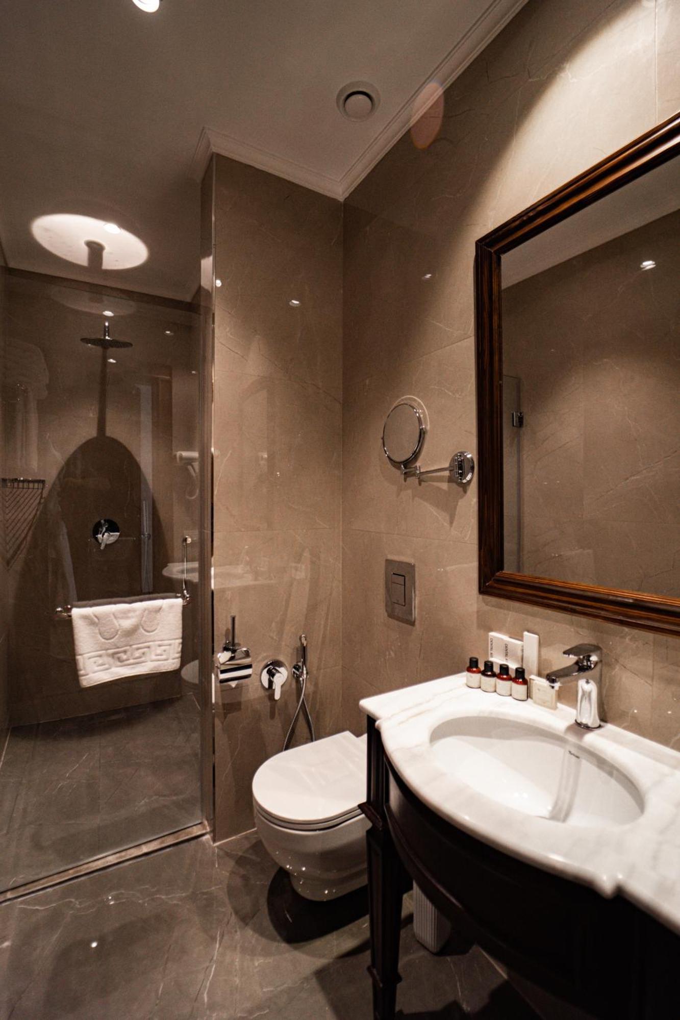 Midway Baku Hotel Bagian luar foto